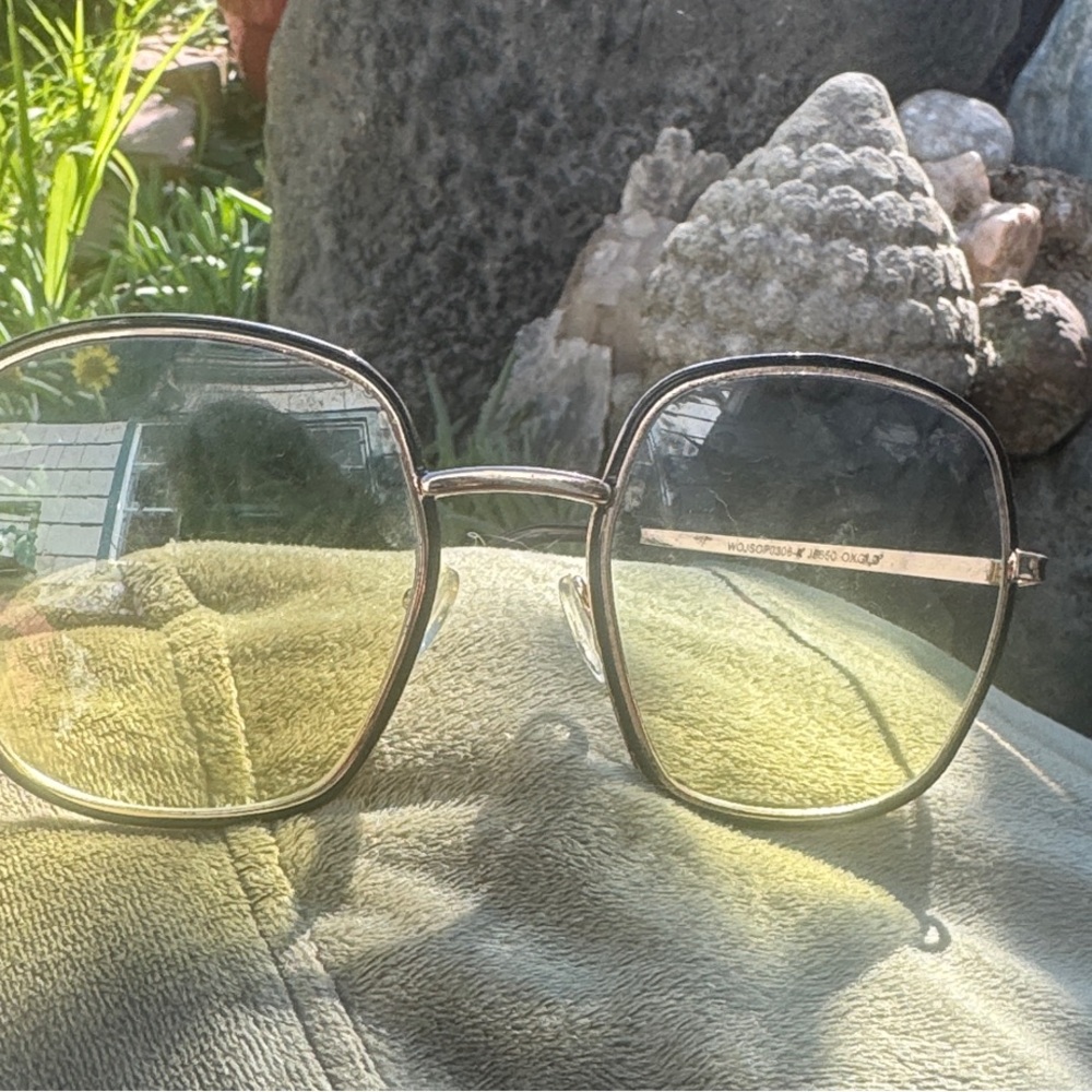 Jessica Simpson Gold Sunglasses with Yellow-Tinted Lenses